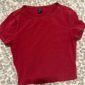 Cute red basic crop top! 💋